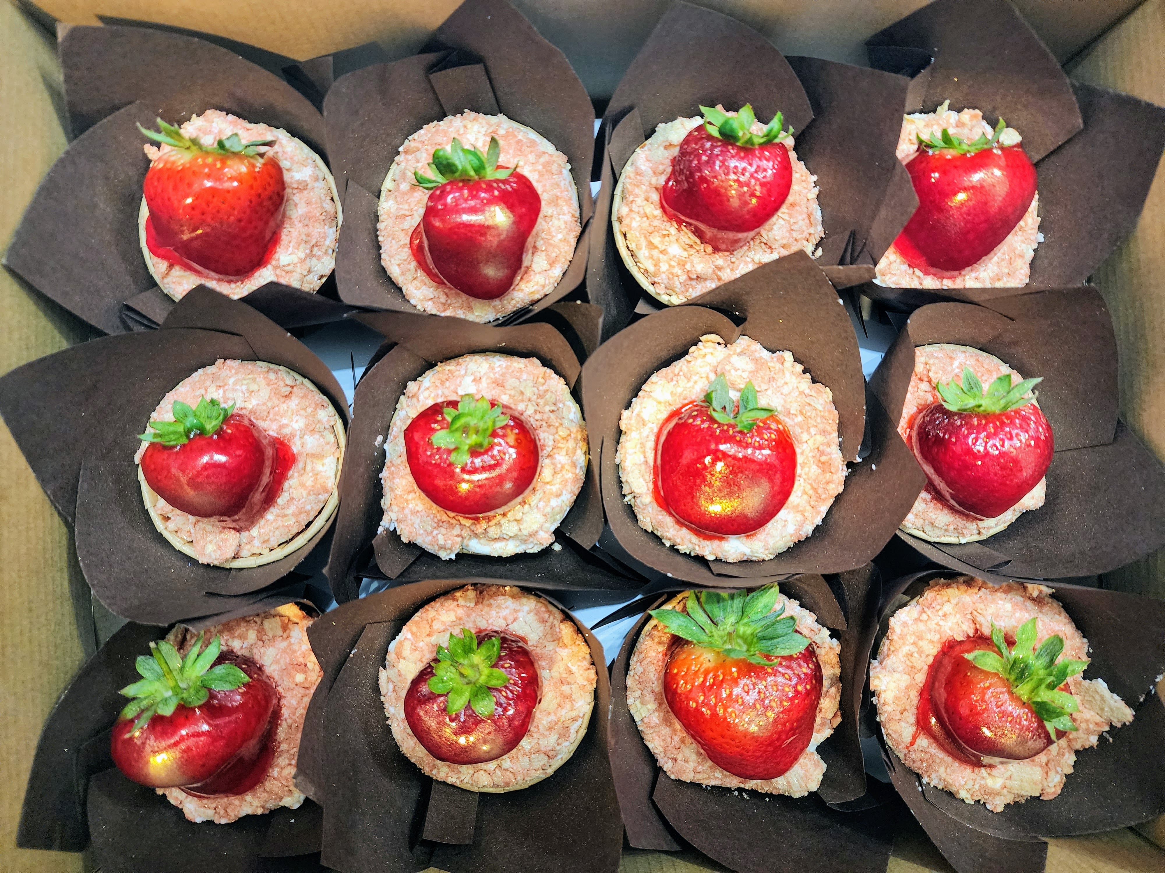 Strawberry Cupcake (12 count)